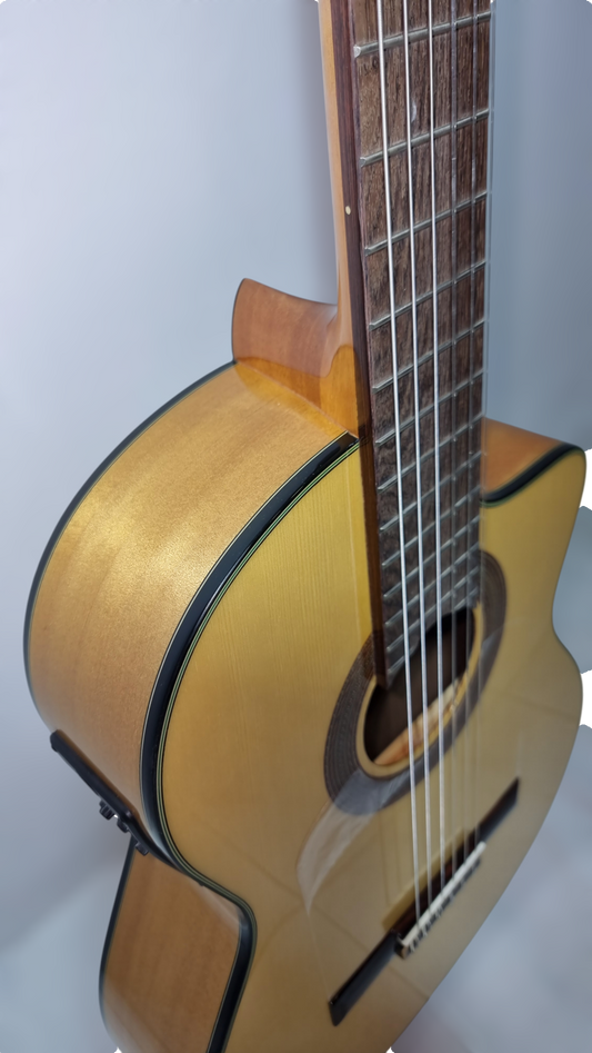 Guitarra Flamenca Modelo PM Cutaway Amplificada