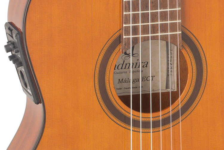 GUITARRA CLÁSICA ADMIRA MÁLAGA ELECTRIFICADA CUTAWAY FISHMAN SERIE CONSERVATORIO