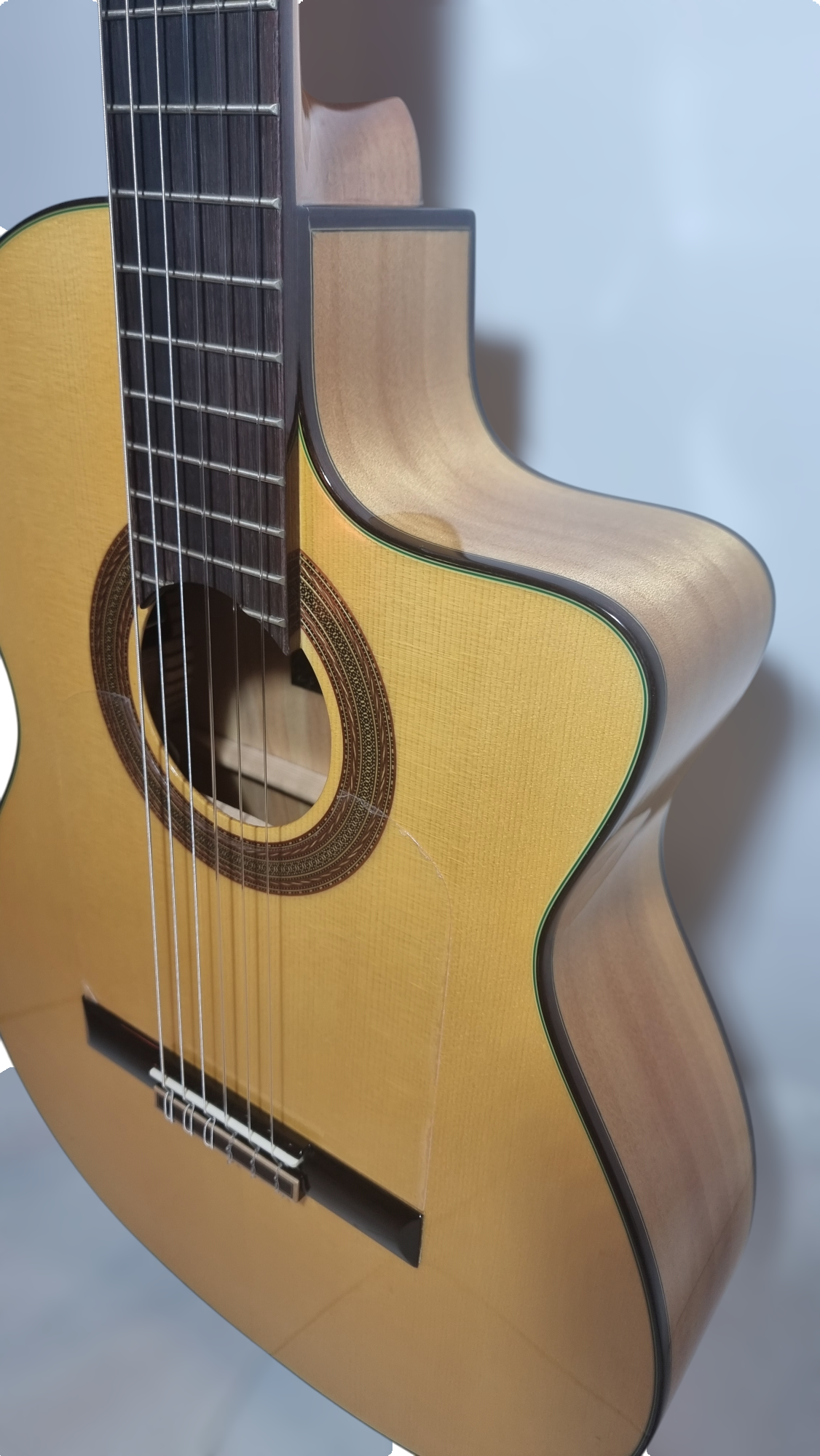 Guitarra Flamenca Modelo PM-15 Cutaway Amplificada