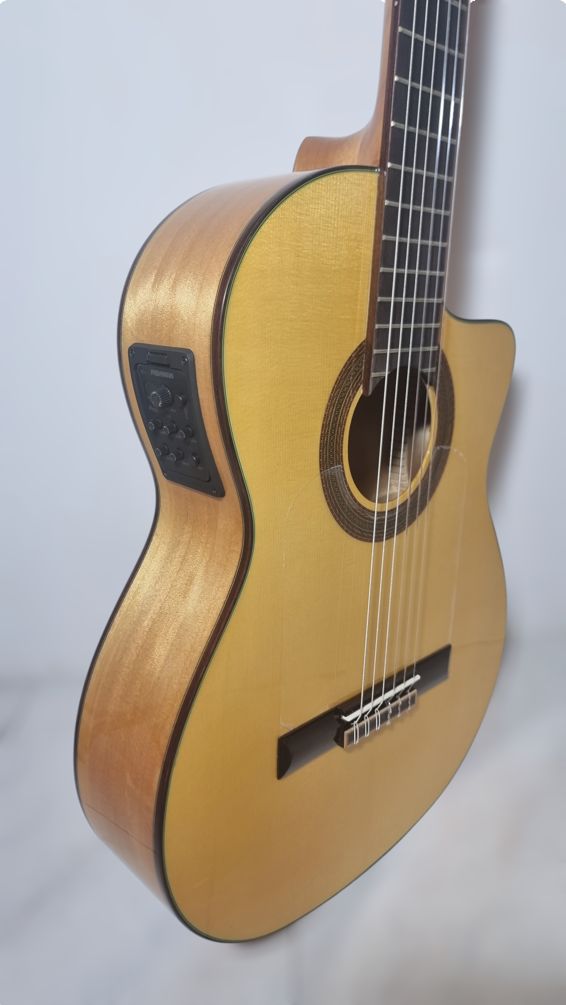 Guitarra Flamenca Modelo PM-15 Cutaway Amplificada