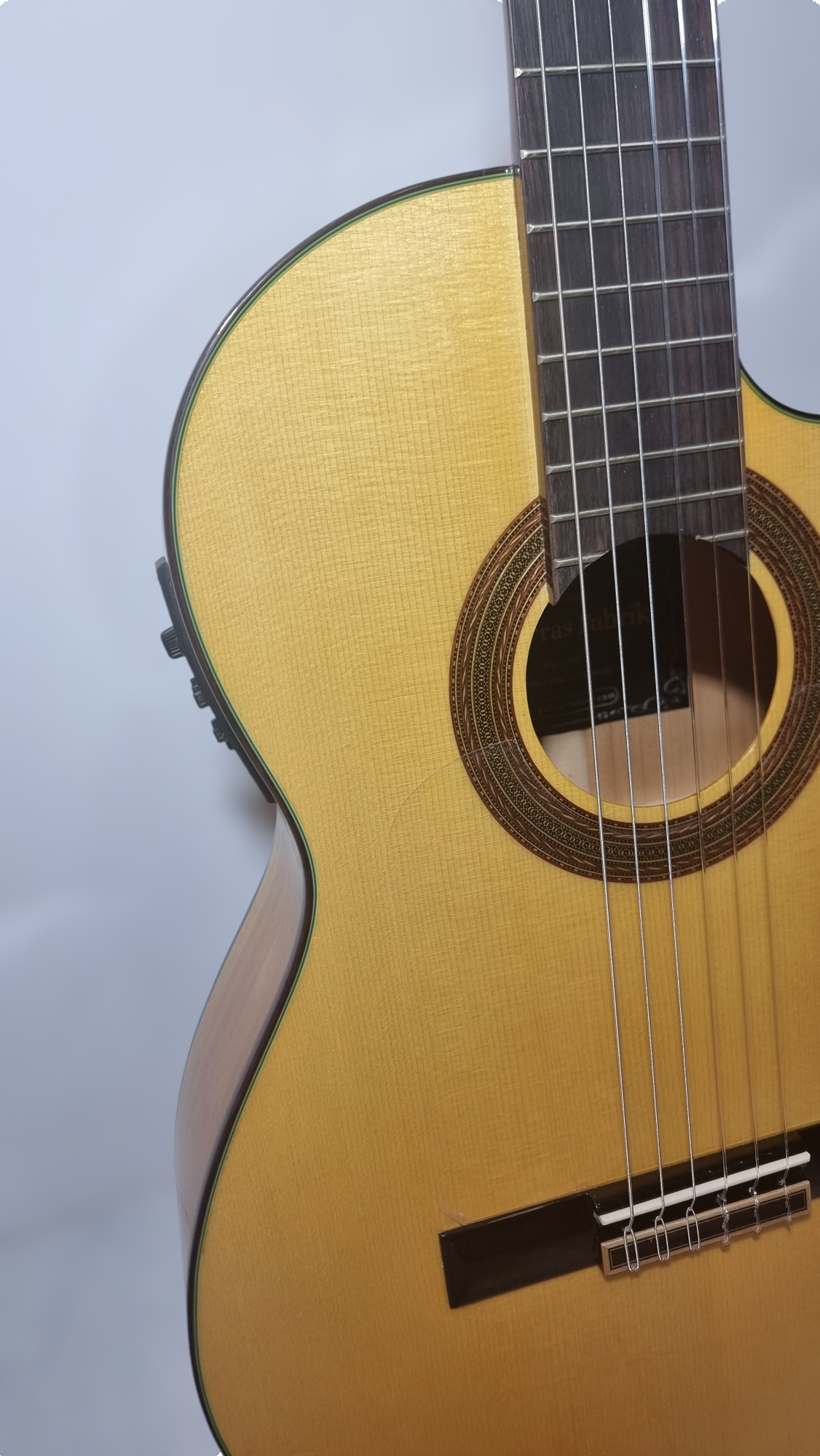 Guitarra Flamenca Modelo PM-15 Cutaway Amplificada