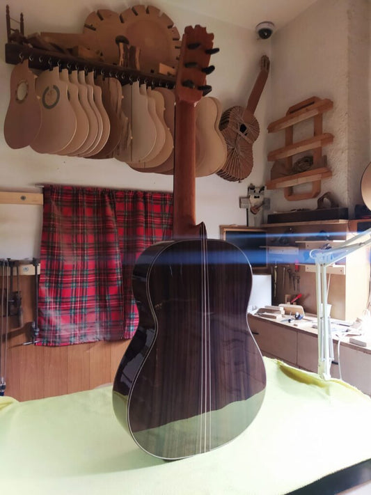 GUITARRA DE PALILLO DE PALOSANTO Y CEDRO